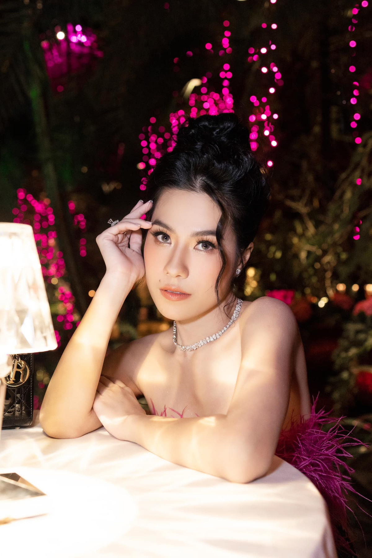 Ngoài dàn siêu xe tiền tỷ, cô còn sở hữu 2 biệt thự ở quận 7 và hai biệt thự nghỉ dưỡng tại Phú Quốc. Ảnh: FBNV