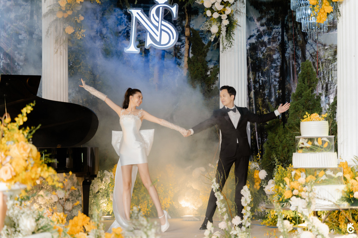 Hiện tại, cô nàng sống cùng gia đình chồng tại New York (Mỹ). Trước khi “về chung một nhà”, cặp đôi đã có 5 năm yêu đương. Ảnh: Tổng hợp