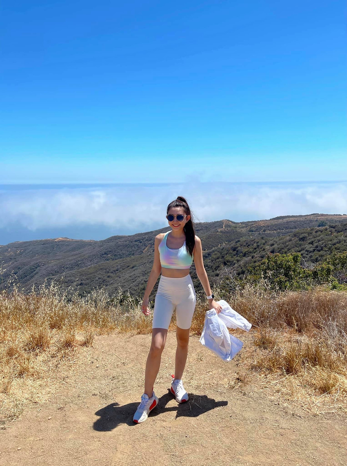 Cô nàng sở hữu gương mặt đẹp đậm nét Á Đông, nụ cười toả nắng và vóc dáng nuột nà.