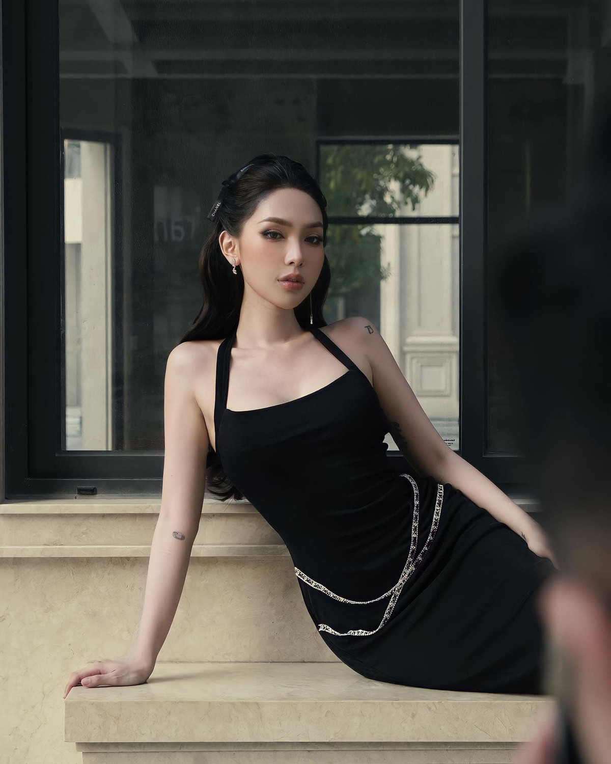 Làn da trắng "bật tông" với đôi môi gợi cảm tạo nên sức hút đặc biệt cho cô gái chuyển giới này.