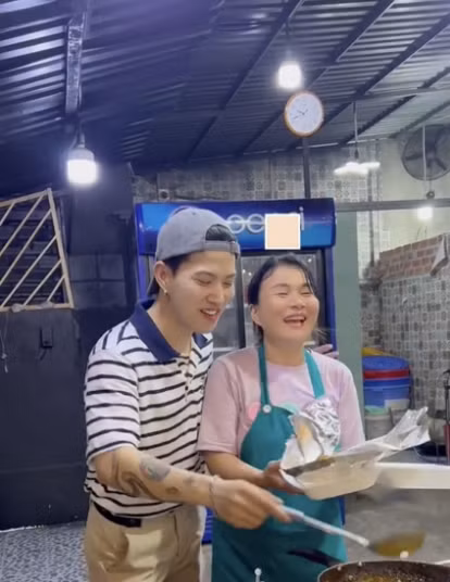 Khoảng thời gian 1 tháng trở lại đây, anh chàng liên tục ra những video tích cực và đều đặn đăng tải tại tài khoản mới.