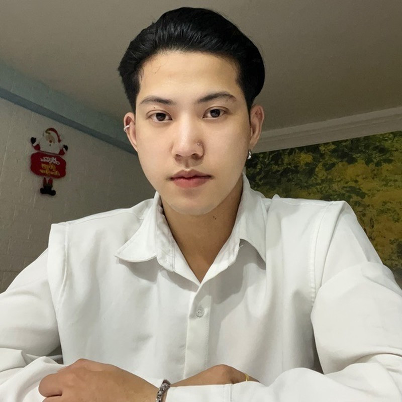 Tưởng rằng sau khi bị cả cộng đồng mạng lên án thì anh chàng sẽ im hơi lặng tiếng nhưng không ngờ nam TikToker này vẫn không màng chỉ trích mà vẫn lên video.