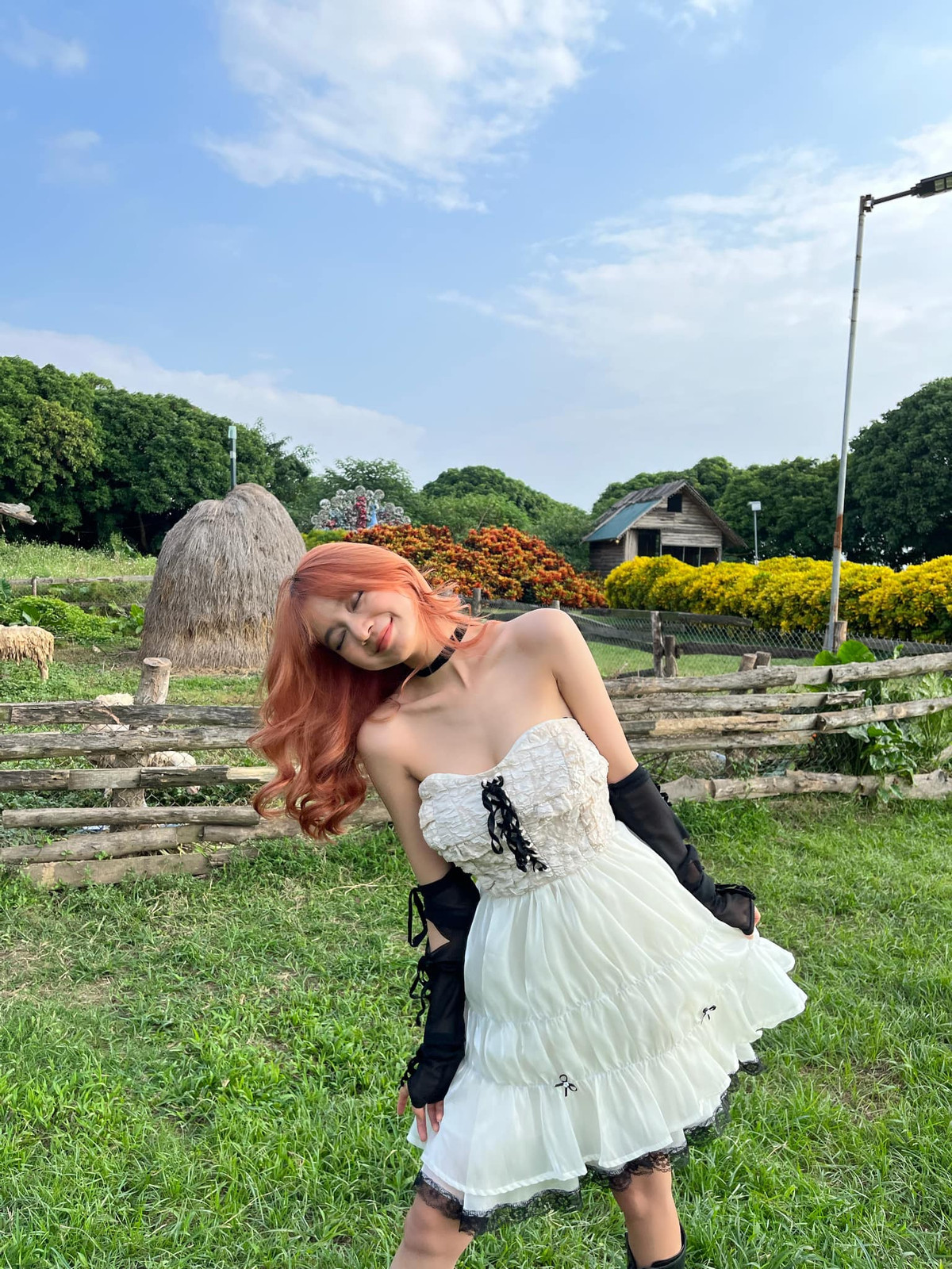 Với gương mặt xinh đẹp tựa thiên thần cùng thân hình bốc lửa, gái xinh này đã dễ dàng nhận về vô số sự ủng hộ từ người xem.