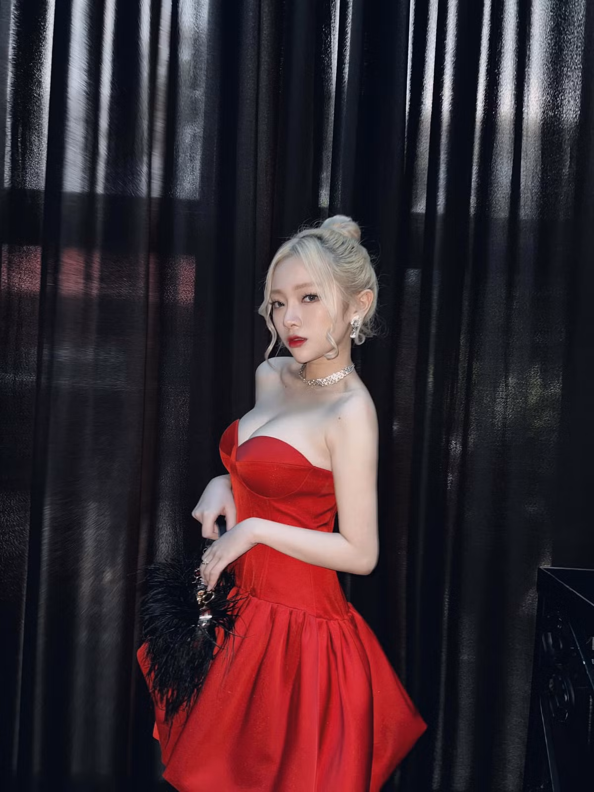 Hot girl 10x sở hữu gương mặt xinh đẹp cùng vóc dáng cân đối.