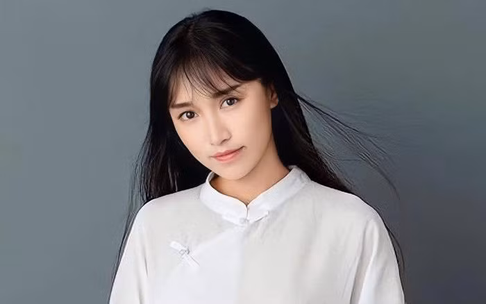  Lý Tử Thất nổi tiếng với danh xưng "tiên nữ đồng quê" thông qua các video nấu ăn trong khung cảnh đẹp như tiên cảnh.