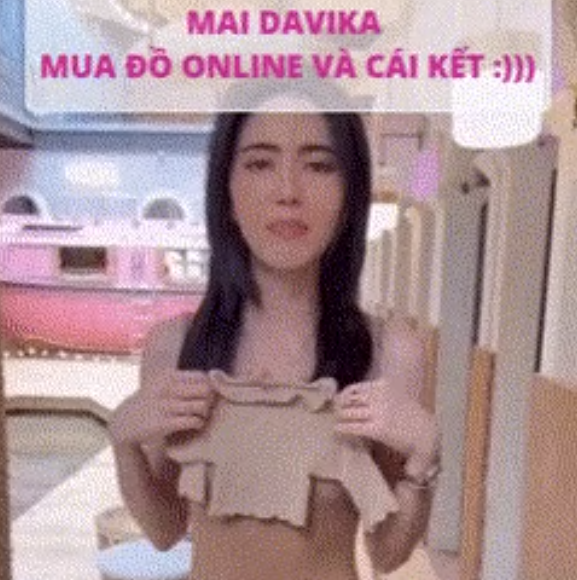 Trong clip, Mai Davika cho biết khi nhận hàng cô đã ''hết hồn'' và không biết phải mặc chiếc áo này như thế nào.