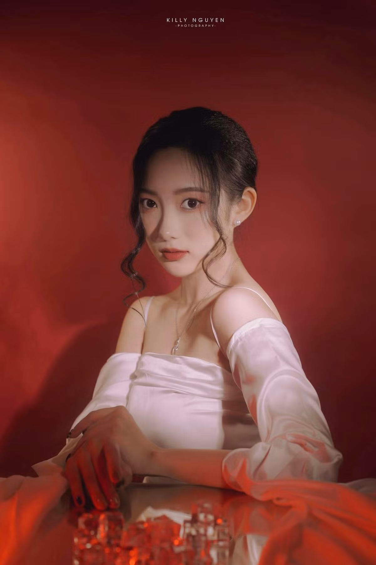 Chẳng cần diện hở bạo, cô giáo dạy Toán Hà thành vẫn ghi điểm trong mắt người nhìn vì gu mặc tinh tế.