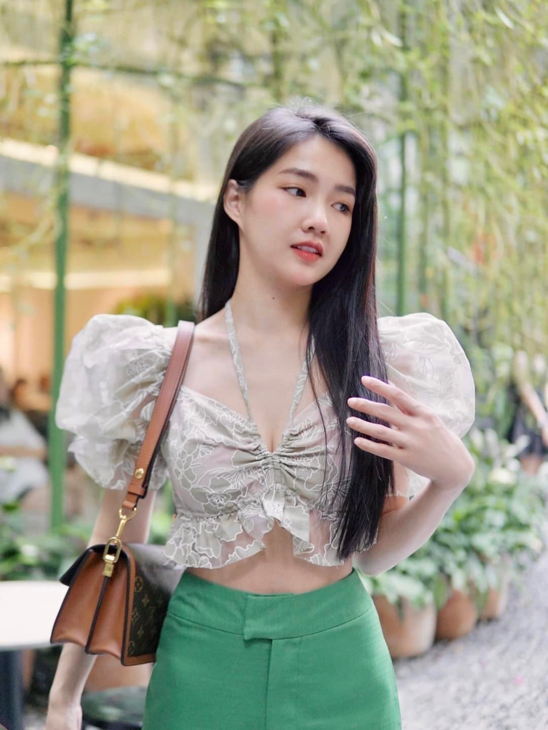 Ngay sau đó người tố Kiều Trinh lại tung thêm bằng chứng là đoạn tin nhắn giữa Kiều Trinh Xíu với những người được cho là chủ nợ. Qua nội dung chia sẻ cho thấy cách nói chuyện của cô khá xấc xược, thậm chí còn chửi bới chủ nợ.