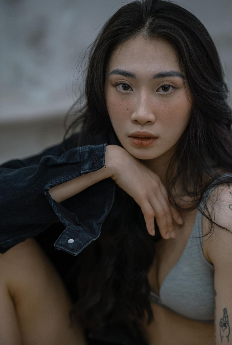 Nguyệt Anh gợi cảm khoe dáng cùng nội y hàng hiệu.