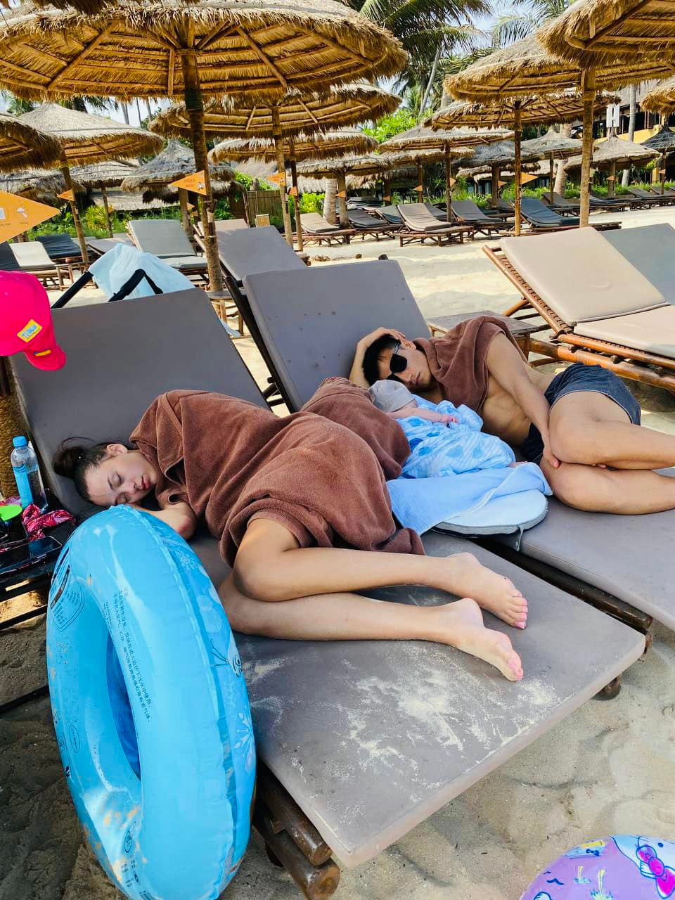 Cô nàng chăm diện bikini khoe hình thể nóng bỏng, đặc biệt là đôi chân dài miên man.