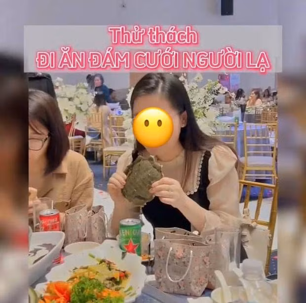 Sự phiền toái nhất phải kể đến trào lưu “đi ăn cưới người lạ”. Không ít bạn trẻ sẵn sàng trà trộn vào đám cưới người khác chỉ để quay video câu view.