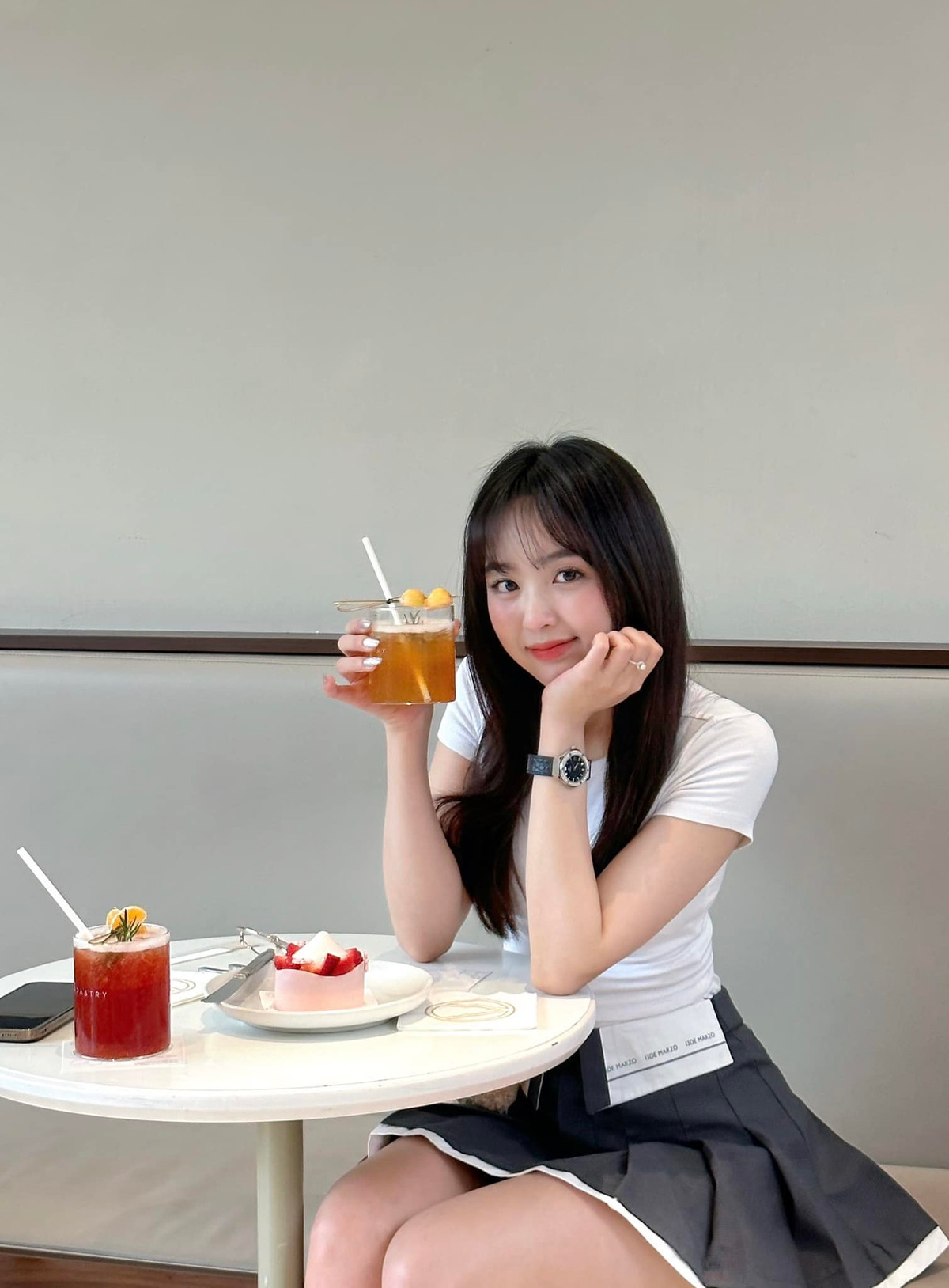 Phương Anh từng được báo Trung Quốc hết lời khen ngợi bởi diện mạo quá đỗi nổi bật. Ảnh: FBNV