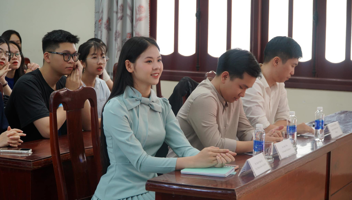 Hot girl bóng chuyền Nghệ An gây ấn tượng bởi gương mặt thanh tú, đường nét hài hòa cùng vóc dáng cao ráo.