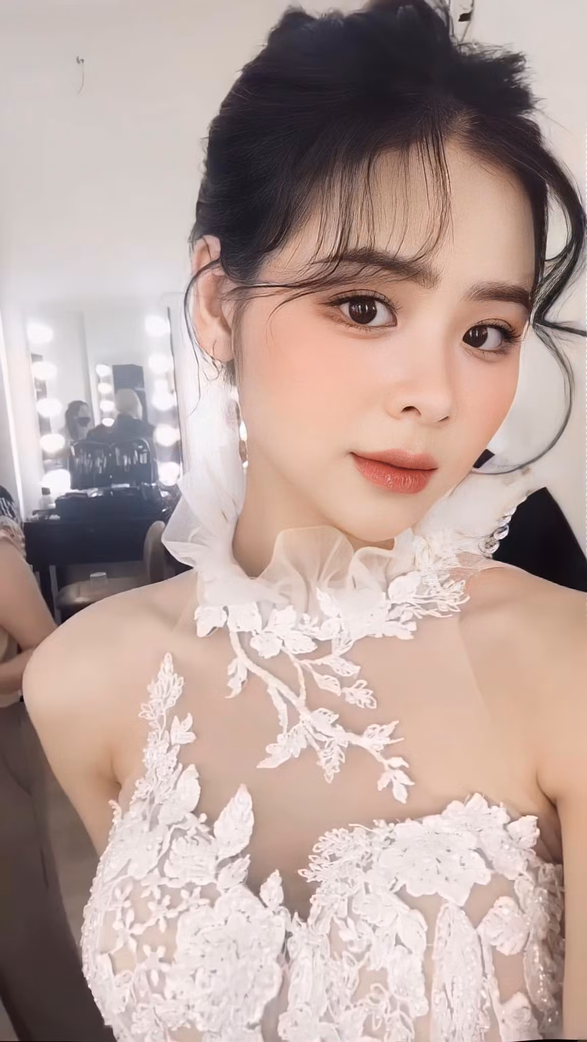 Hiện tại, Ngân Hà còn là chủ nhiệm của CLB Bóng Chuyền DUE. Sau khi hoàn thành kỳ thi tốt nghiệp THPT năm 2021, cô được kết nạp Đảng.