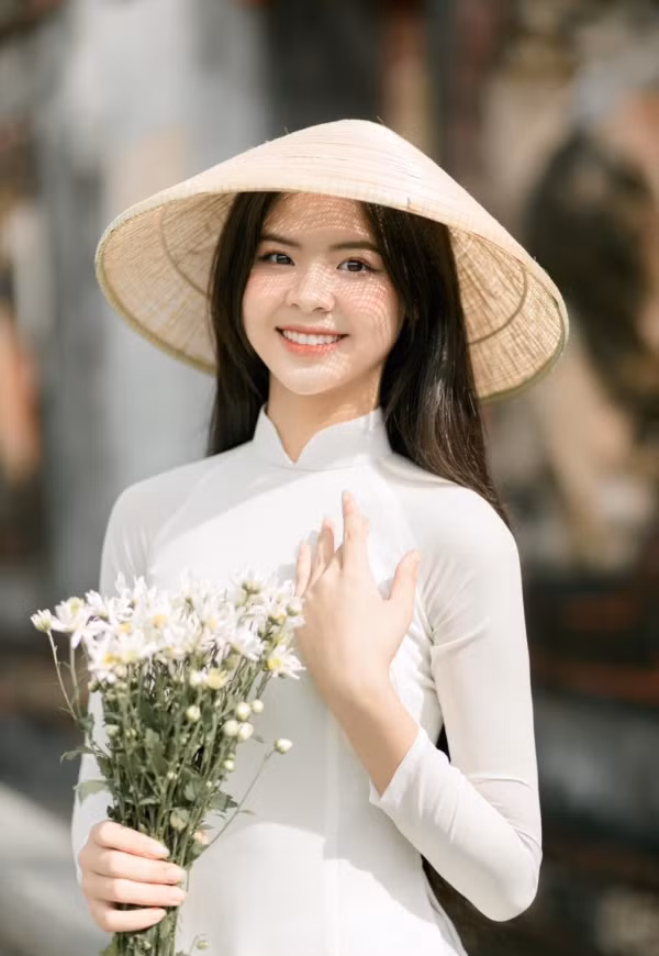 Sở hữu nhan sắc xinh đẹp, Ngân Hà quyết định tham gia đường đua nhan sắc.