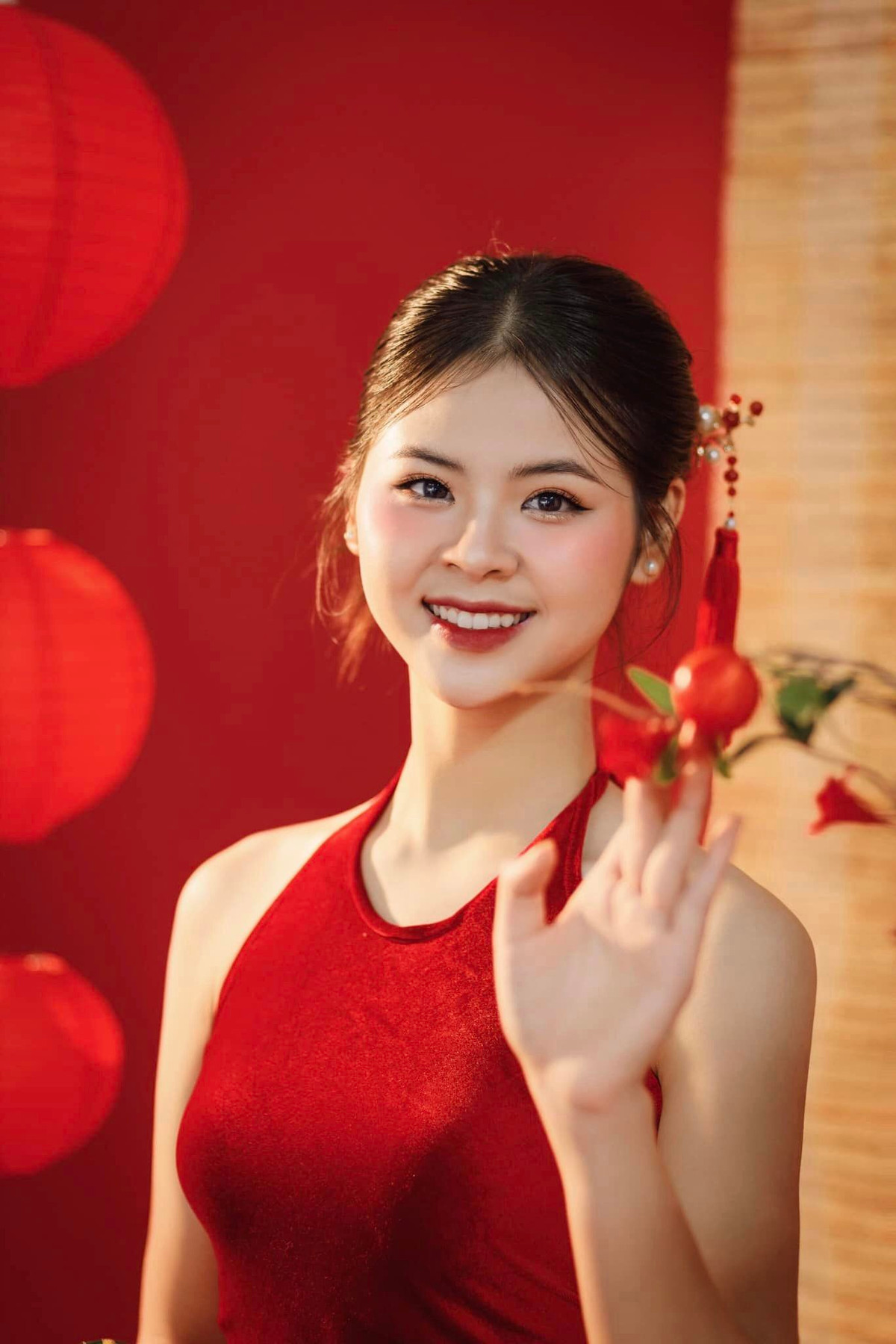 Ngân Hà từng lọt vào top 5 cuộc thi tìm kiếm Đại sứ sinh viên ĐH Đà Nẵng Miss&amp;Mr UD 2022.