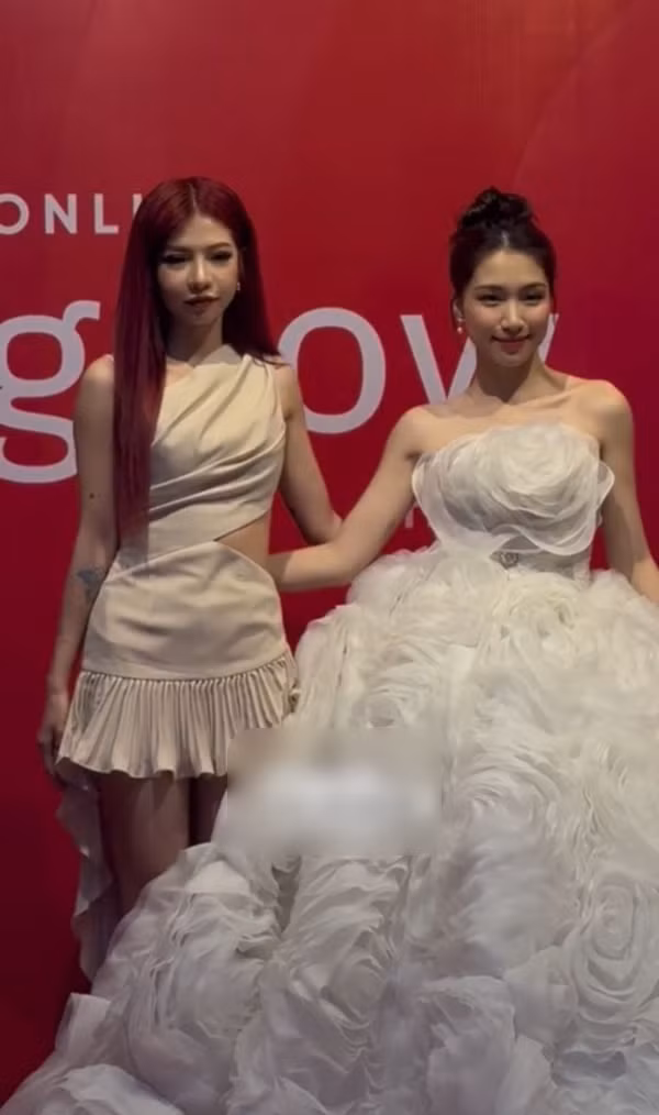 Một số khác lại cho rằng so với dàn hot girl trên mạng hiện nay, nhan sắc của CiiN cũng không phải dạng vừa, bị quay lén mà cô nàng vẫn thể hiện được thần thái và sự tự tin.