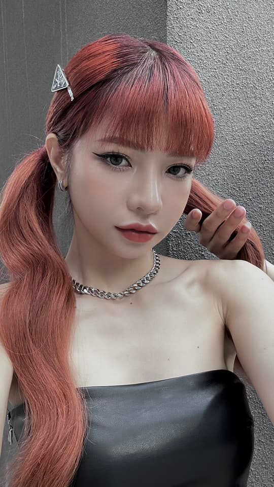 Để có nhan sắc như hiện tại CiiN đã chi 150 triệu để thẩm mỹ mũi. Kể từ khi "dao kéo" cô luôn bị netizen soi nhan sắc hậu thẩm mỹ.