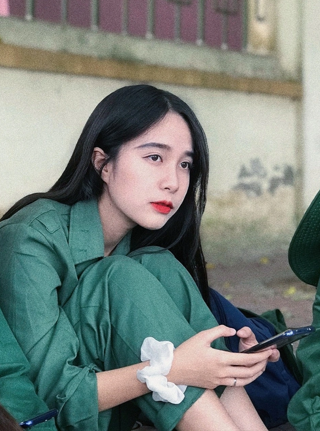 Được biết, nữ sinh Bùi Lê Trà My đến từ Thanh Hóa, thời điểm đó cô nàng là sinh viên năm nhất lớp 62C KTPT, ngành Kinh tế phát triển trường Đại học Kinh tế Quốc dân (Hà Nội).