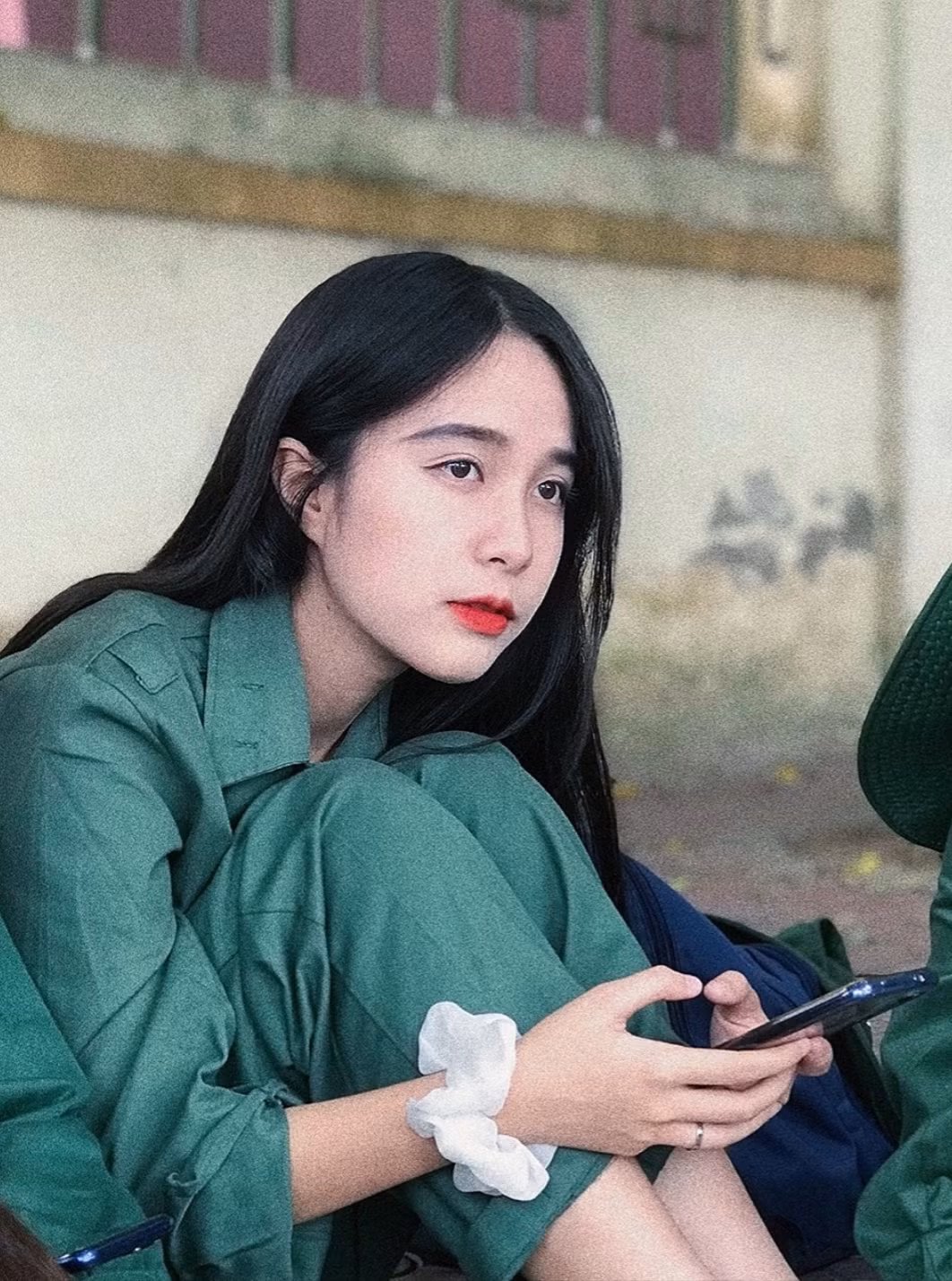 Được biết, nữ sinh Bùi Lê Trà My đến từ Thanh Hóa, thời điểm đó cô nàng là sinh viên năm nhất lớp 62C KTPT, ngành Kinh tế phát triển trường Đại học Kinh tế Quốc dân (Hà Nội).