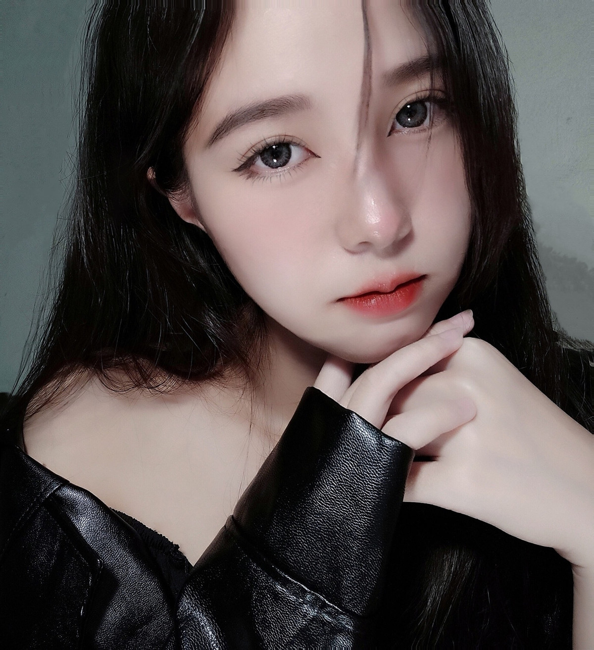 Gái xinh này vẫn nổi tiếng trên MXH với loạt khoảnh khắc chụp ảnh cùng đồng phục trường.