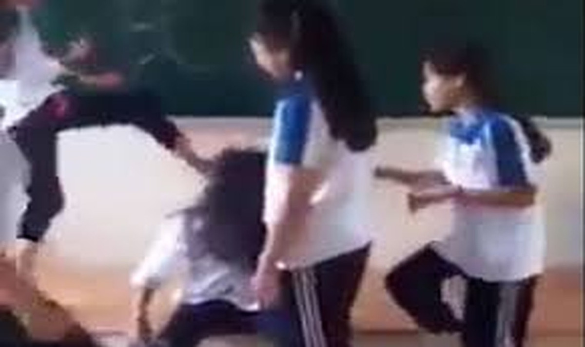 Vấn nạn bạo lực học đường xảy ra khá thường xuyên, lý do dẫn đến bạo lực đôi khi rất đơn giản như va chạm trong lúc chơi đùa, trên đường đi học, mâu thuẫn nói xấu nhau trên các diễn đàn, mạng xã hội,…