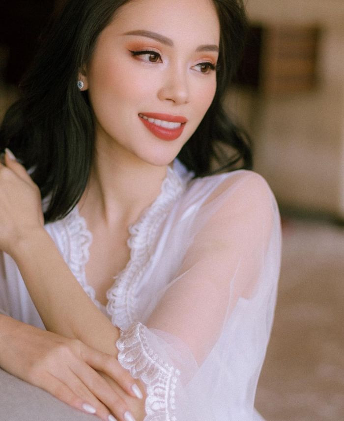 Chia sẻ hình ảnh Phillip Nguyễn đăng tải thêm trạng thái, khẳng định tình yêu của anh dành cho nửa kia của mình: "Yêu vợ vô điều kiện".