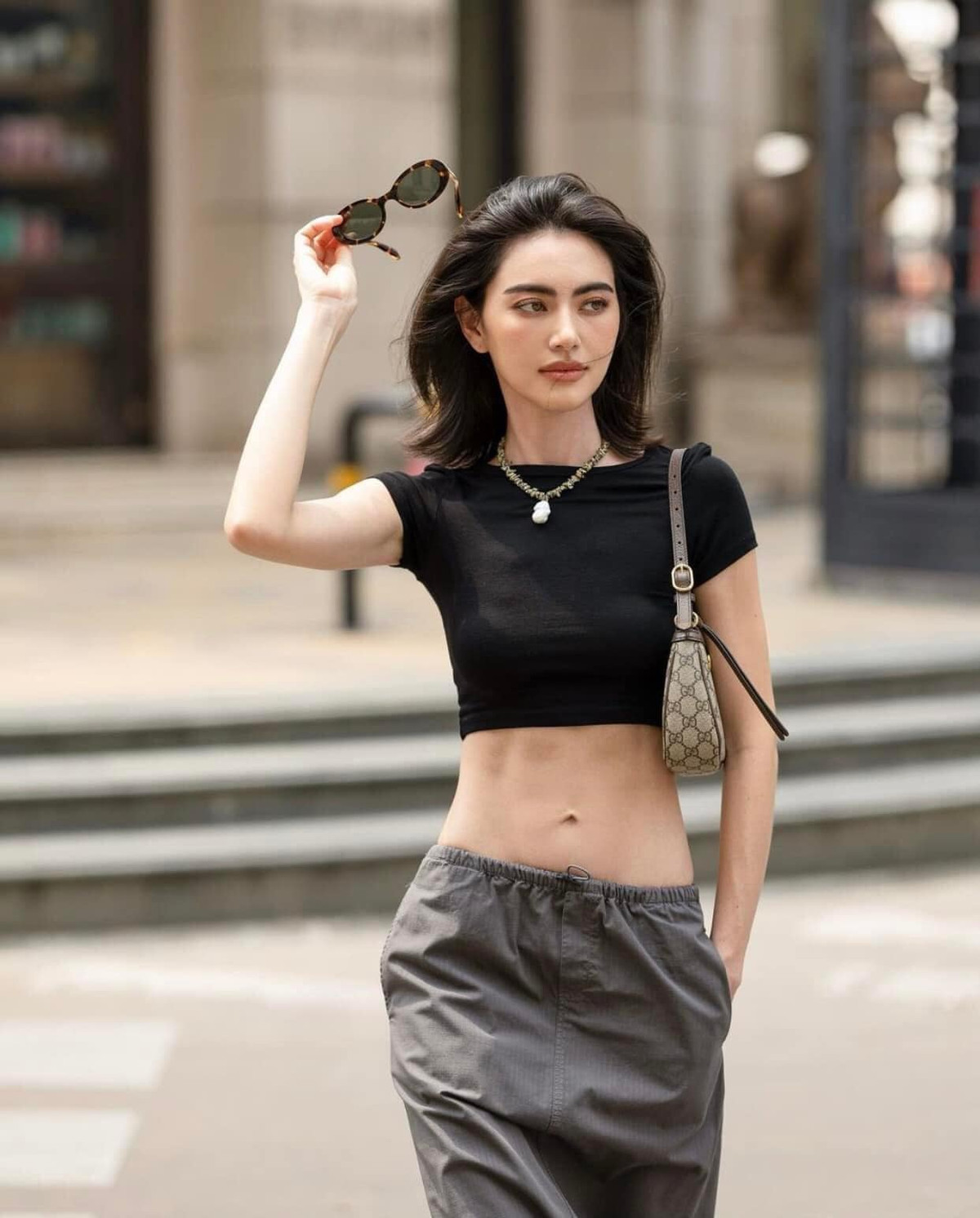 So với khi đóng "Tình người duyên ma", hiện Mai Davika hướng tới phong cách gợi cảm.