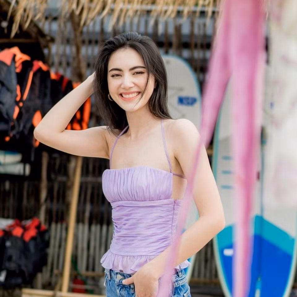 Được biết cô cao 1m75, vòng eo 55cm không chút mỡ thừa. Ảnh: IGNV