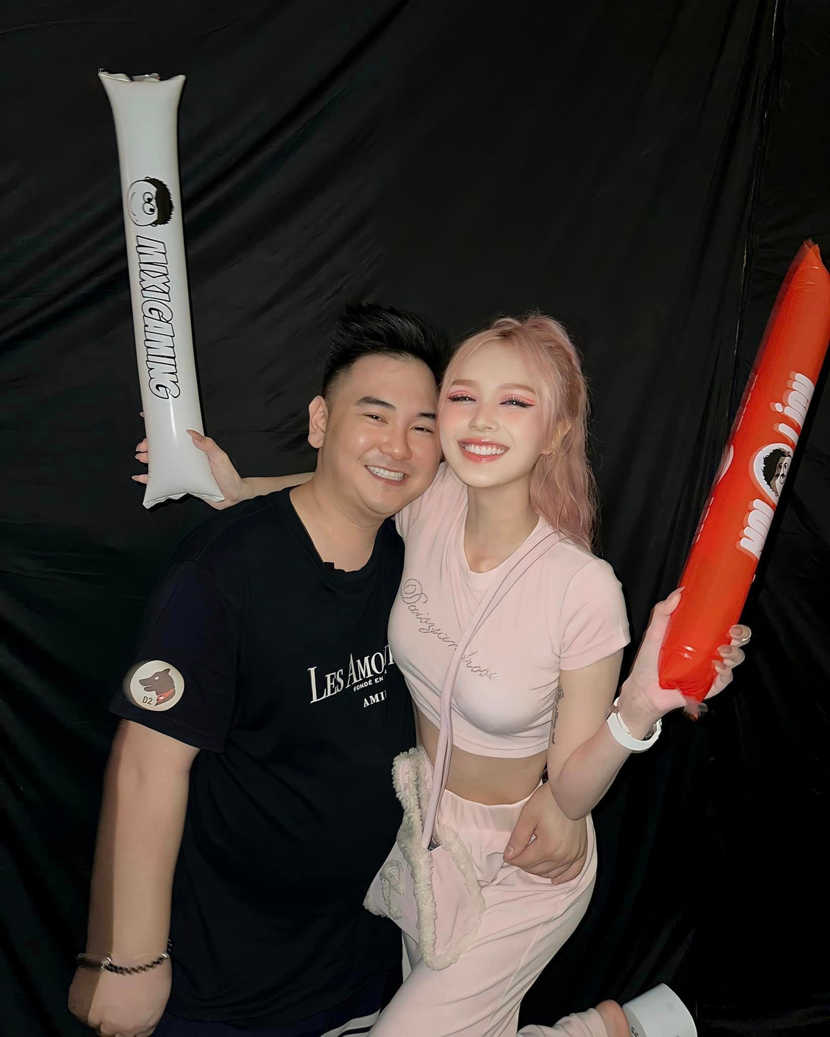 Xoài Non (Phạm Trang) và Xemesis (Hiếu Nghiêm) là cặp đôi được rất nhiều bạn trẻ ngưỡng mộ.