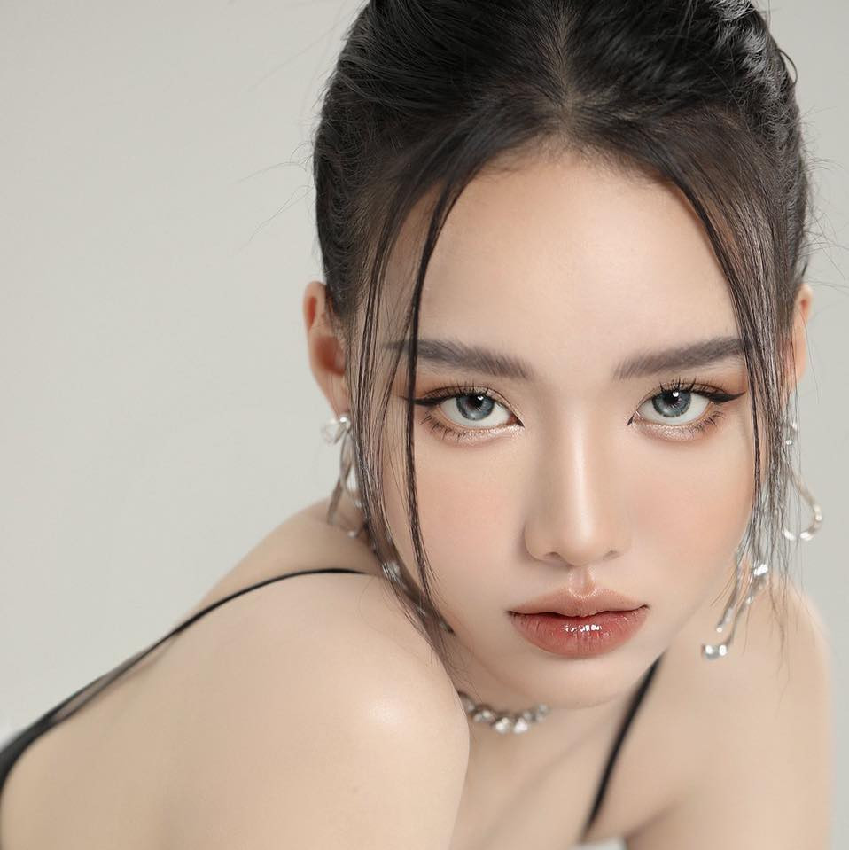 Gái xinh đến từ Đồng Tháp, đang sở hữu hơn nửa triệu người theo dõi trên các diễn đàn mạng.