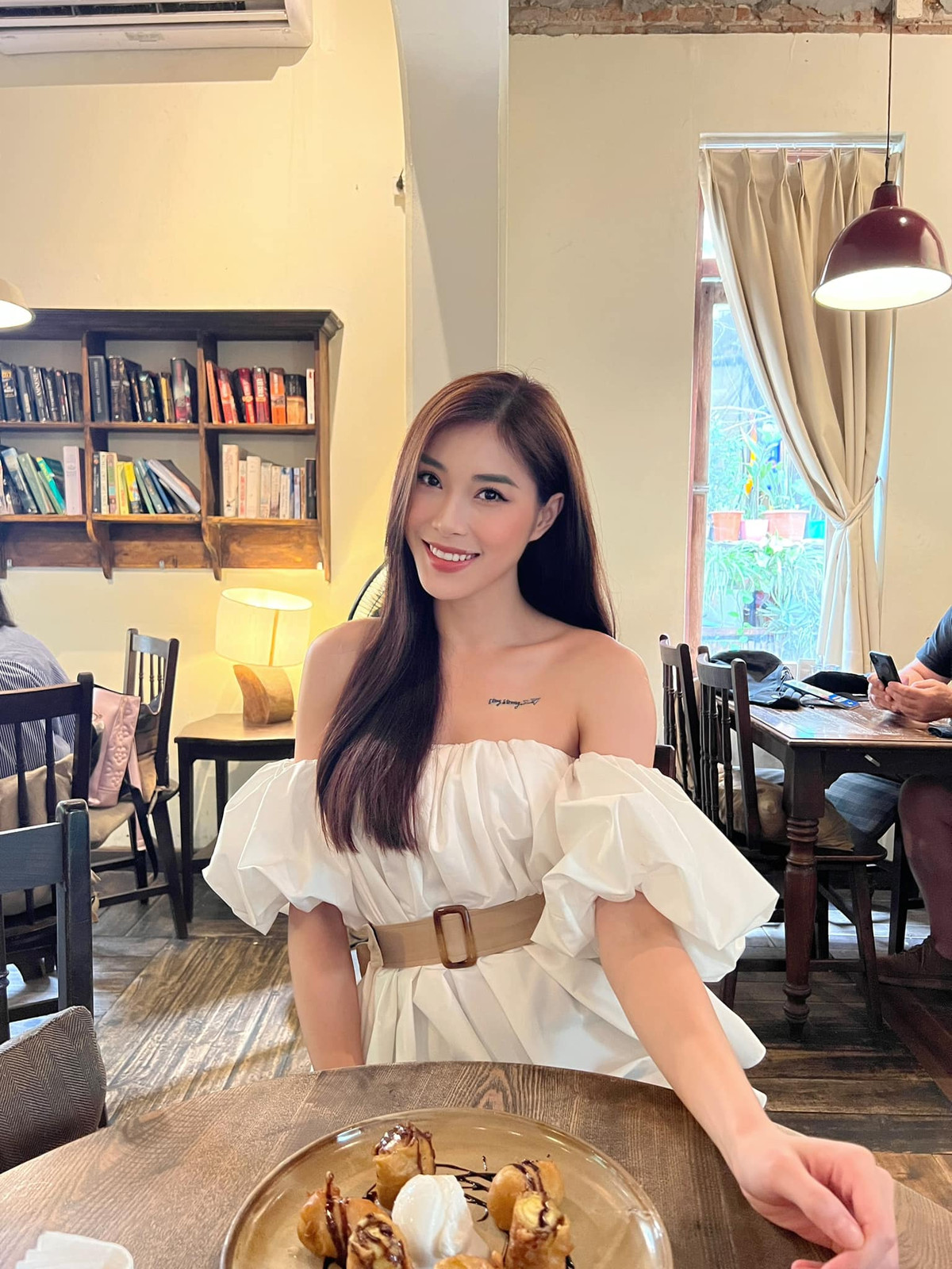 Hiện tại, người đẹp sinh năm 2002 đang thử sức với vai trò người dẫn chương trình. Cô làm việc tại VTVCab, dẫn các chương trình thể thao.