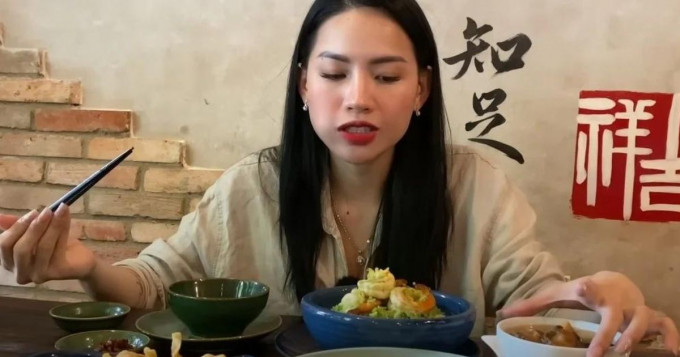 Dưới phần bình luận, nhiều người cũng ủng hộ các hàng quán nên cân nhắc việc Võ Hà Linh đến review vì có thể ảnh hưởng đến danh tiếng.