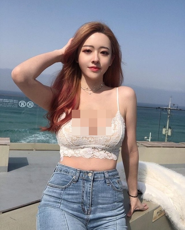 Được biết, Seon Hee Eun sinh năm 1997. Cô là người mẫu nội y có tài khoản Instagram gần nửa triệu fan hâm mộ.