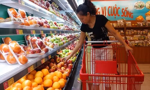  Giá cả sau Tết thường biến động, nhiều mặt hàng vì khan hiếm nên đẩy giá lên cao hơn so với ngày thường, đặc biệt là các loại hoa quả.