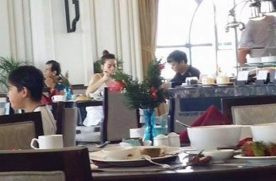 Hà Hồ và đại gia kim cương cùng nhau dùng bữa và trò chuyện vui vẻ.