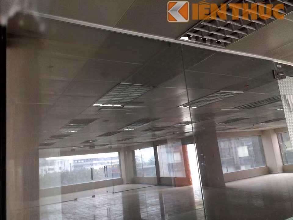 Theo một nhân viên nữ thuộc công ty có cùng tầng với trụ sở của Liên kết Việt đa cấp lừa đảo: "Từ sau Tết đến giờ, rất đông người tìm đến công ty đều tiu nghỉu ra về vì thấy công ty đóng cửa. Nghe tin giám đốc công ty này bị bắt, nhiều người mới biết bị lừa".