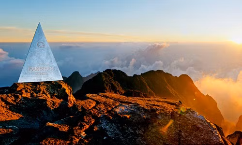 Theo thông tin đưa, tuyến cáp treo Fansipan SaPa được khởi công vào tháng 11/2013, do Tập đoàn Sun Group đầu tư và thực hiện với sự tư vấn, thiết kế của hãng cáp treo Doppelmayr Garaventa. Hệ thống cáp treo Fansipan Sa Pa dài 6,2km, có tổng cộng 35 cabin.