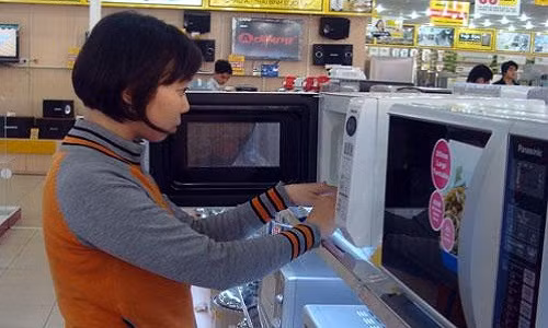 Để vượng khí, may mắn trong nhà, bạn có thể chọn mua đồ gia dụng thêm các yếu tố như bề mặt nhẵn, cứng và bóng. Các yếu tố này biểu trưng cho tính dương nhiều hơn vì chúng làm khí năng lưu thông nhanh.