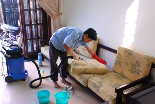 Dịch vụ dọn nhà Tết cũng được mùa làm ăn vào dịp cuối năm. Trung bình giá dọn nhà theo giờ từ 300.000 - 600.000 đồng/ 2 tiếng. Vào cận Tết, giá thuê còn có thể cao hơn rất nhiều.