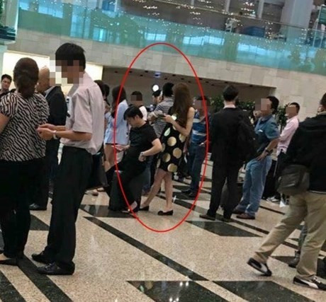 Hoặc cùng nhau đi du lịch nước ngoài...