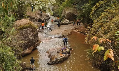 Hai thi thể người nước ngoài đã được tìm thấy. Ảnh: SGGP