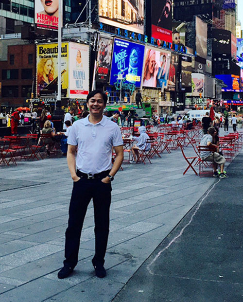 Theo thông tin đăng tải trên trang VOV, đại gia K. Nam Phi xuất thân trong một gia đình giàu có nổi tiếng xứ Nghệ kinh doanh các lĩnh vực vui chơi giải trí, khách sạn, nhà hàng, du lịch, nuôi trồng thuỷ sản, xây dựng công trình công nghiệp. Hiện tại ở Nghệ An, công ty của gia đình đại gia K đang sở hữu một trong những công viên được xem là lớn nhất tỉnh này. Công ty chi nhánh của gia đình giàu có này còn mở rộng kinh doanh bên Lào.