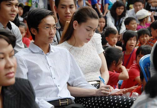 Diem danh dan dai gia trong ho so tinh ai cua Ha Ho-Hinh-2