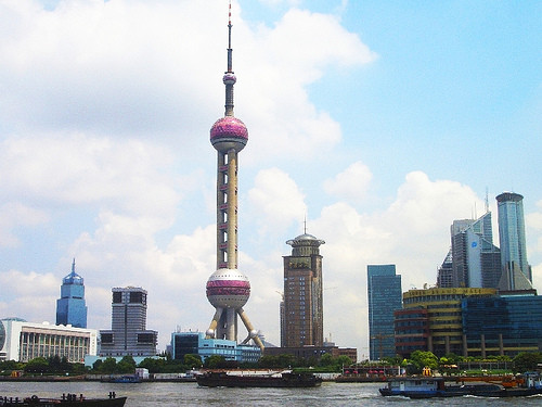 Oriental Pearl hay tháp Minh châu phương Đông, Thượng Hải, Trung Quốc cao 468 m, khánh thành năm 1994. Với độ cao 468 m, nó từng là tháp cao nhất châu Á cho tới khi Tokyo Skytree và CN Tower ra đời.