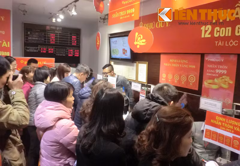 Theo thông tin của Công ty vàng bạc đá quý Bảo Tín Minh Châu: "Sản phẩm nhẫn tròn trơn vàng rồng Thăng Long được khách hàng lựa chọn nhiều nhất. Trong đó đặc biệt là bản vị nhẫn trọng lượng 1 chỉ". Số lượng nhẫn tròn trơn vàng rồng Thăng Long được công ty chế tác tăng gấp khoảng 2- 5 lần tùy từng dạng sản phẩm so với ngày thần tài năm trước.