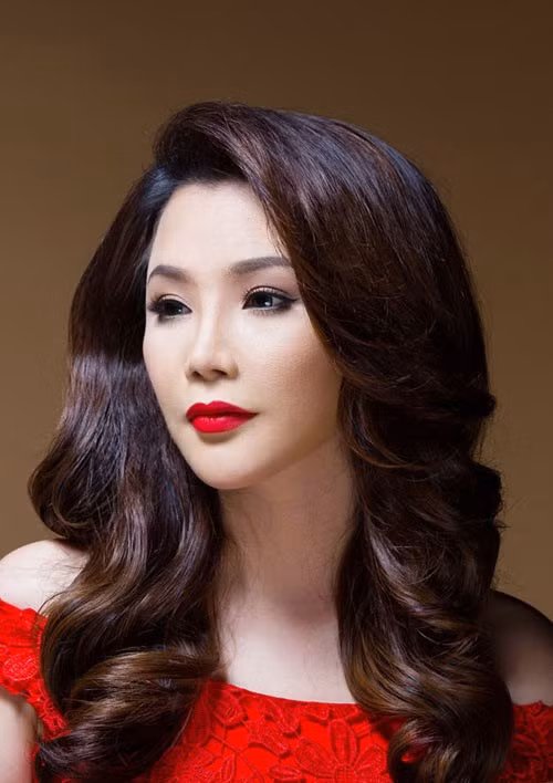 Vi sao Ho Quynh Huong khong chay show ngay Tet?