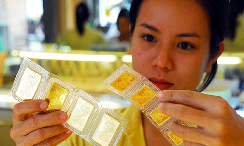 Vào ngày 10/1 Âm lịch, người dân thường đổ xô mua vàng ngày vía Thần Tài lấy may. Để tránh mua phải vàng giả, người mua có thể nhận biết qua một vài dấu hiệu dưới đây.