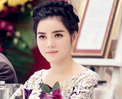 Không ít lần người đẹp tiết lộ số tiền chi cho cho váy áo, trang sức và sự kiện thời trang khiến nhiều người giật mình. Hàng tỷ đồng là số tiền cô "nướng" vào show diễn thời trang kéo dài 12-15 phút hồi tháng 11/2015 vừa rồi.