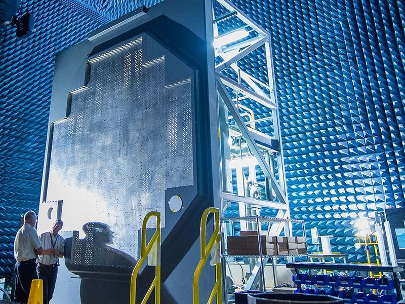 Trước khi công bố về việc trang bị AN/SPY-6, Hải quân Mỹ và nhà sản xuất Raytheon đã phối hợp thử nghiệm thành công hệ thống radar giám sát và phòng thủ tên lửa AN/SPY-6 có công suất thu phát gấp 30 lần so với các hệ thống radar AN/SPY-1 trên các tàu Arleigh Burke hiện tại.